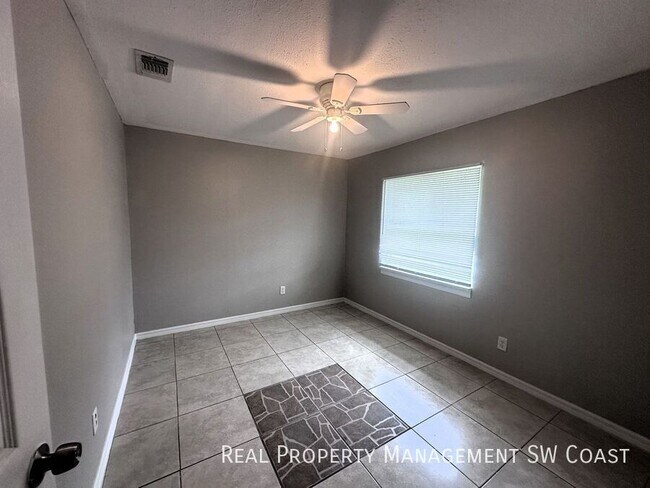 Photo - 774 Holmes Ave