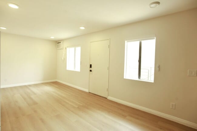 Photo - 833 Orange Grove Ave