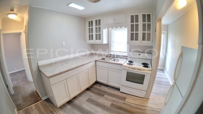 Photo - 1339 K Ave NE