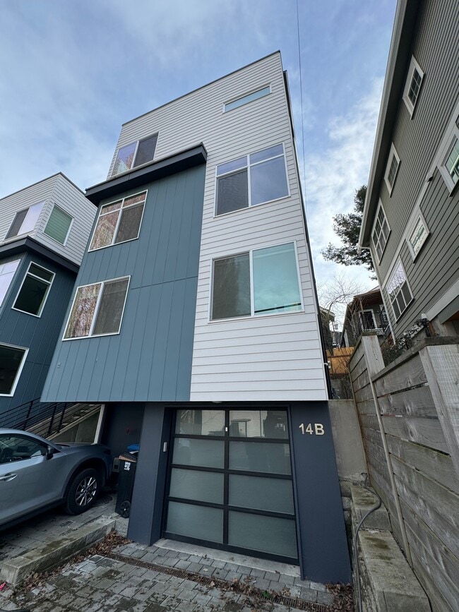 Building Photo - 14 Etruria St Unit B Rental