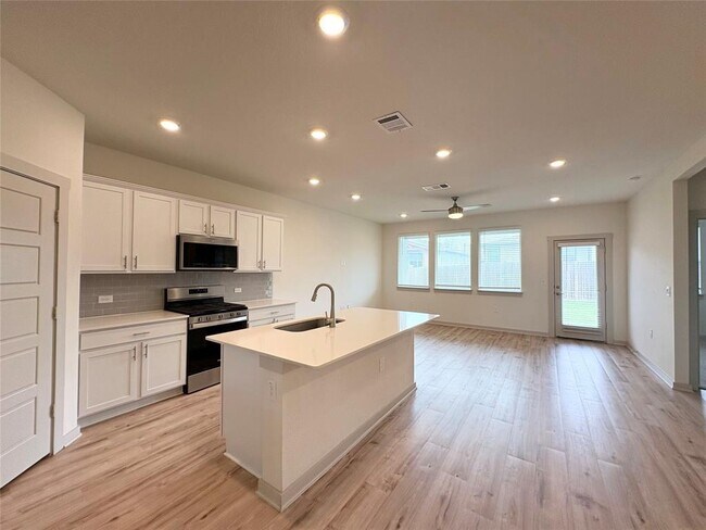 Photo - 13704 Zuhause Dr
