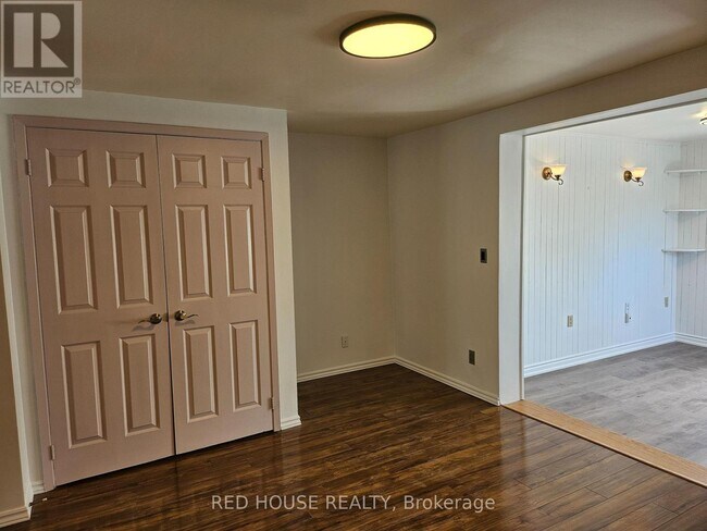 Photo - 37 Connaught Ave Unité Upper