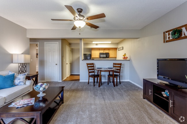 2BR, 2BA - Pembroke