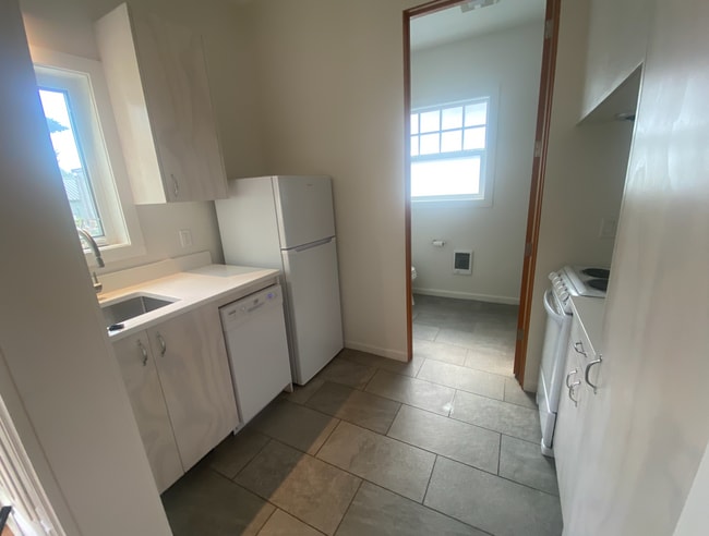 Photo - 332 W 5th Ave Unit B