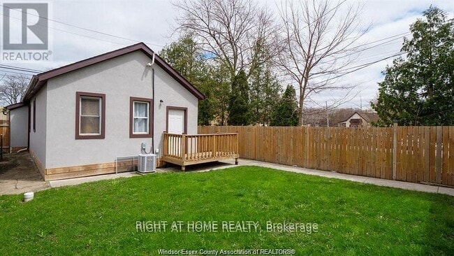 Photo - 762 Aylmer Ave