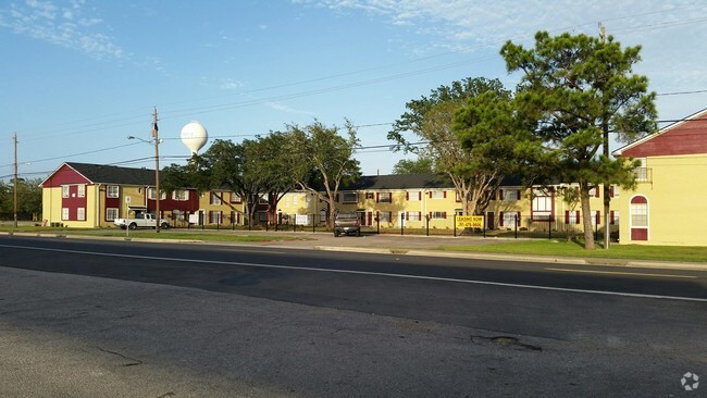 Building Photo - Delta Court Apartments