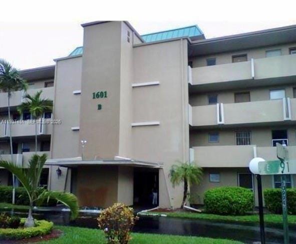 Building Photo - 1601 NE 191st St Unit B112