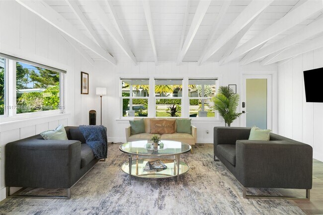 Photo - 1464 NE 24th St