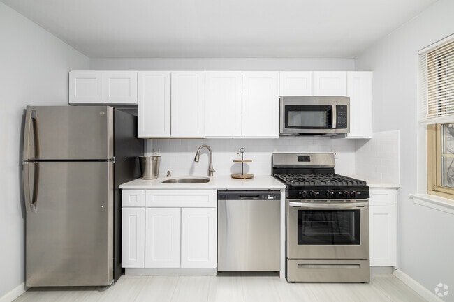 2BR, 1BA - 850SF - Kitchen