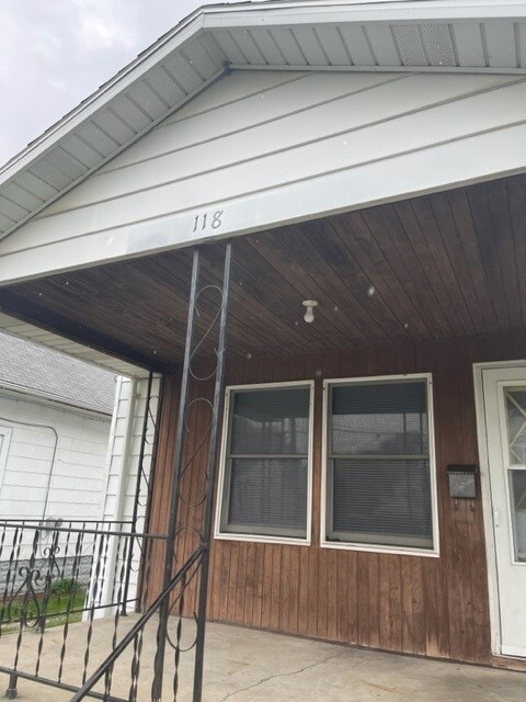 Photo - 118 W Foulkes St