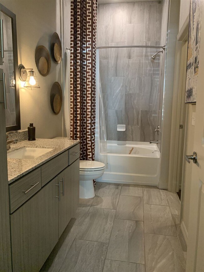 Photo - 5030 Lakewalk Dr