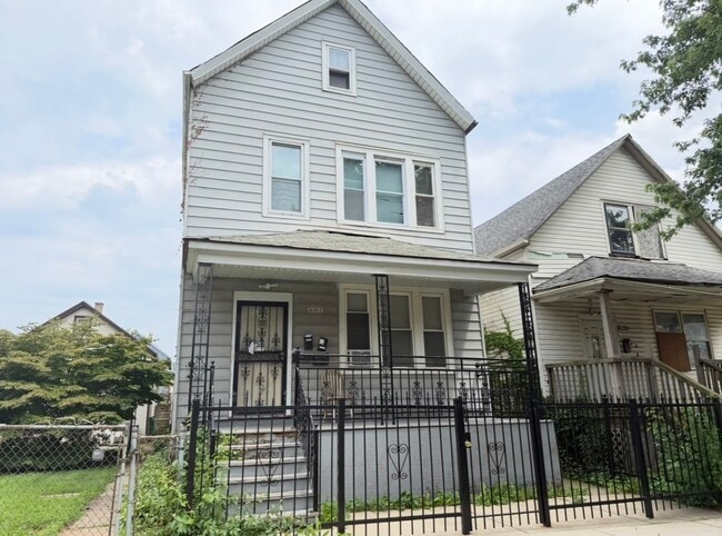 Building Photo - 8353 S Brandon Ave