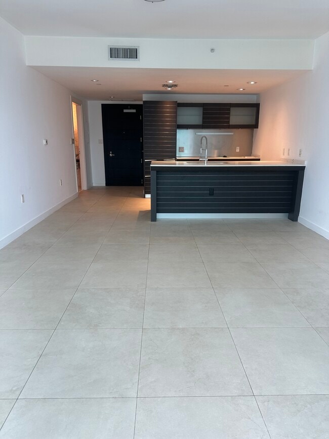 Photo - 200 Biscayne Boulevard Way Unidad 4013