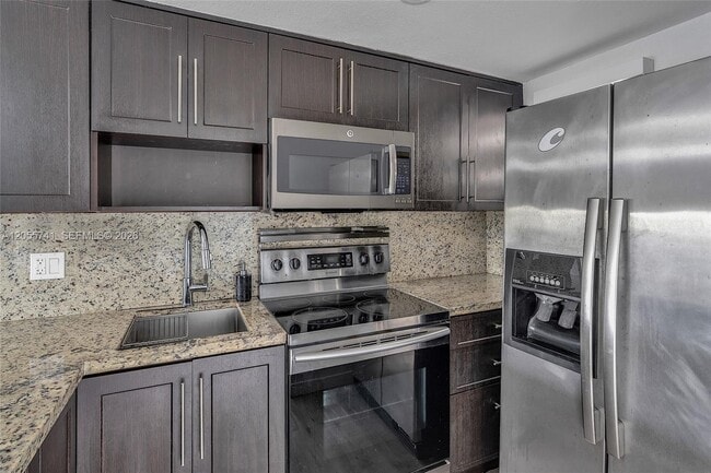 Photo - 1901 NW S River Dr