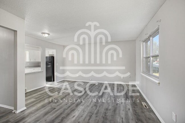 Photo - 221 N Oak Dr