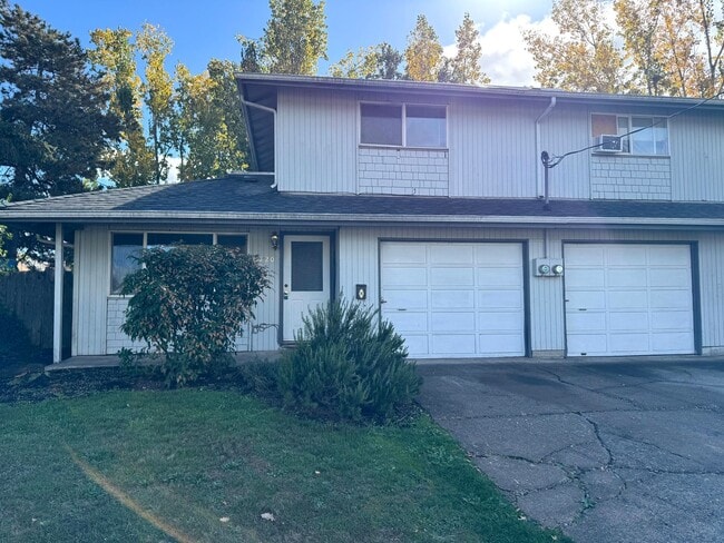 Building Photo - 2 Bedroom Duplex in Southwest Eugene Unit 1720 W 22nd Ave