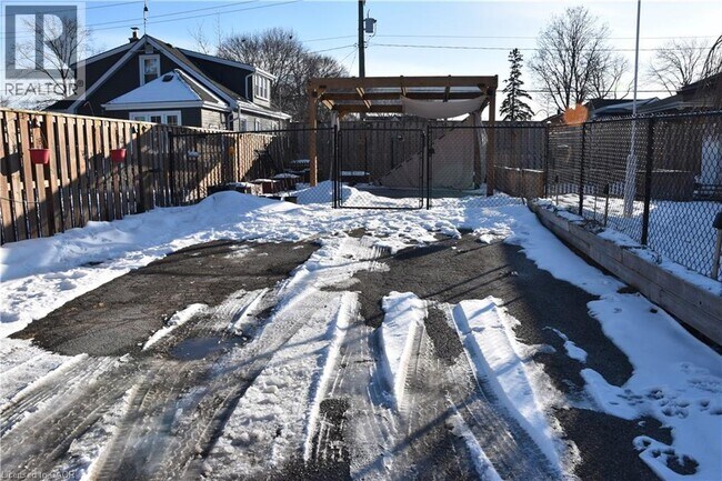 Photo - 181 Sydenham St