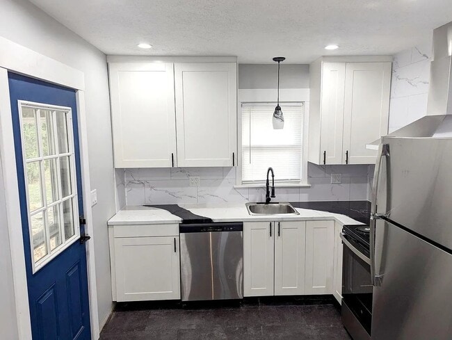 Photo - 410 Fairfield Ave NW