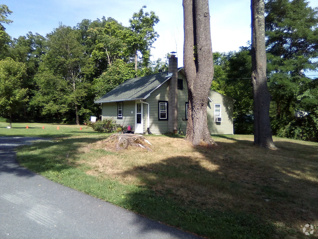 Building Photo - 21 Ulster Ave Unit Quentin Cottage Rental