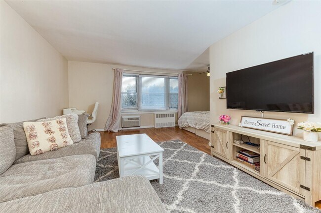 Photo - 250 W Merrick Rd Unidad 2T