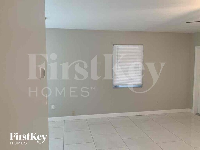 Photo - 1410 NE 43rd Ct