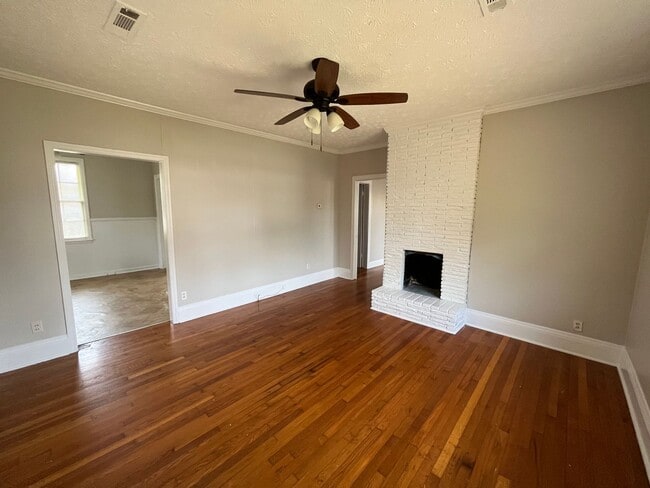 Photo - 3 Bedrooms, 1 Bathrooms - Celanese House