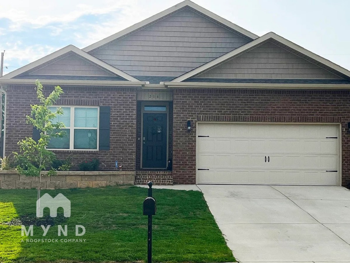 Photo - 216 Lakewater Cir