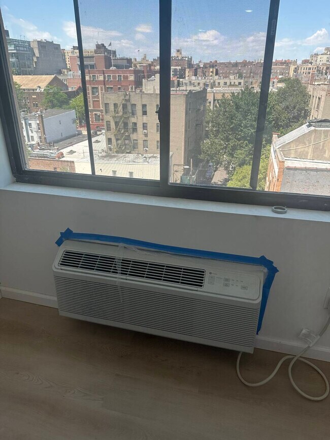 Photo - 947 College Ave