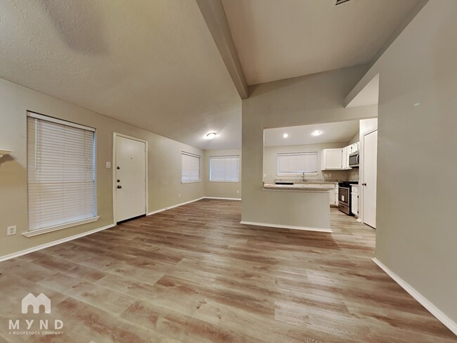 Photo - 225 Bedford Ln