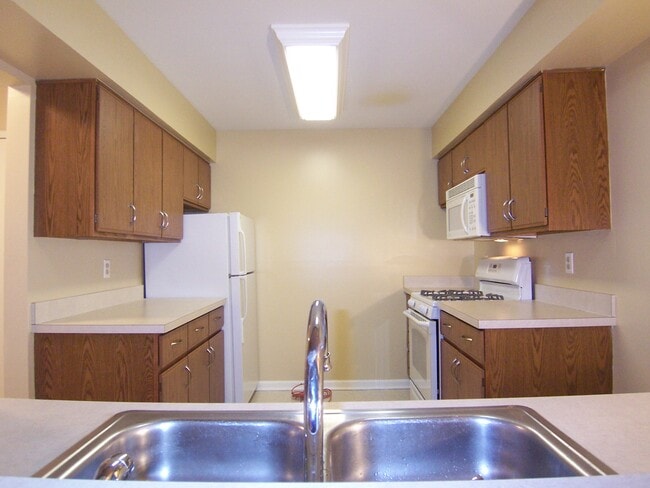 Photo - 111 Fieldcrest St Unidad 205