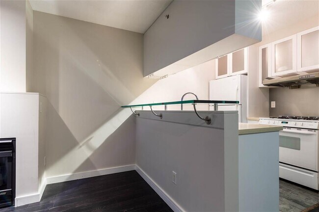 Photo - 1003 Burnaby St