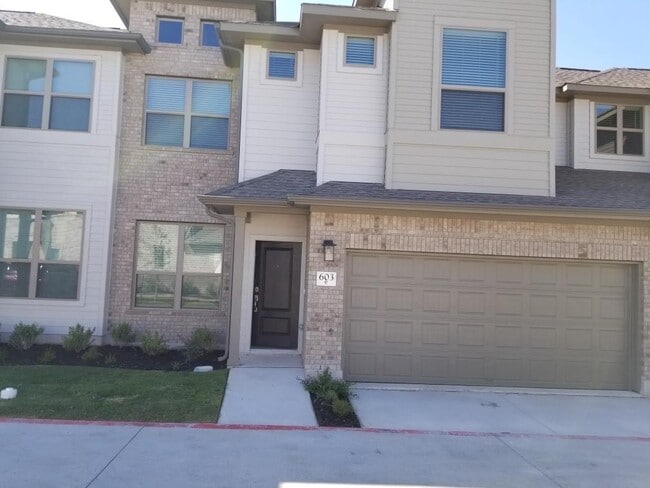 Building Photo - 2500 Forest Creek Dr Rental
