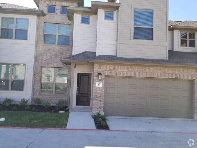 Building Photo - 2500 Forest Creek Dr Rental