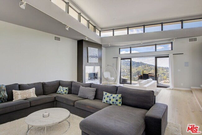 3223 Tareco Dr
