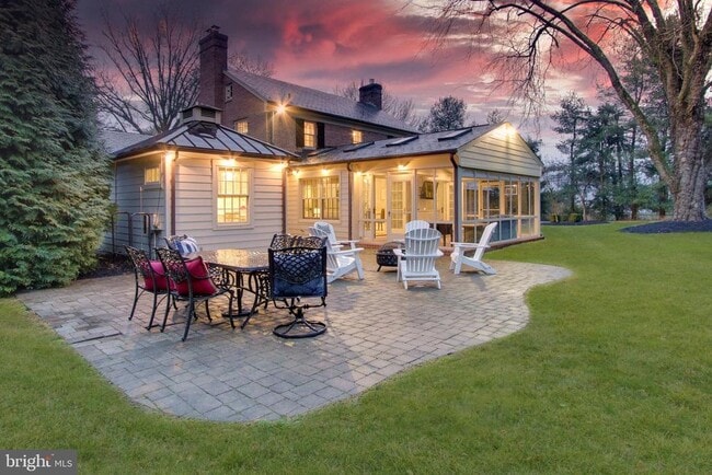 Photo - 2210 Boxmere Rd