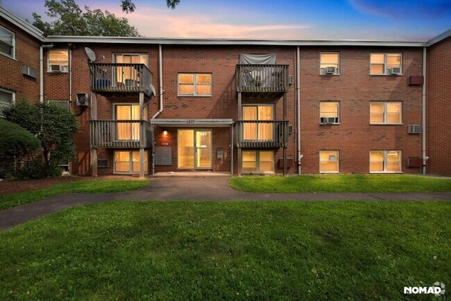 Building Photo - Charming 2BR Condo in Bristol