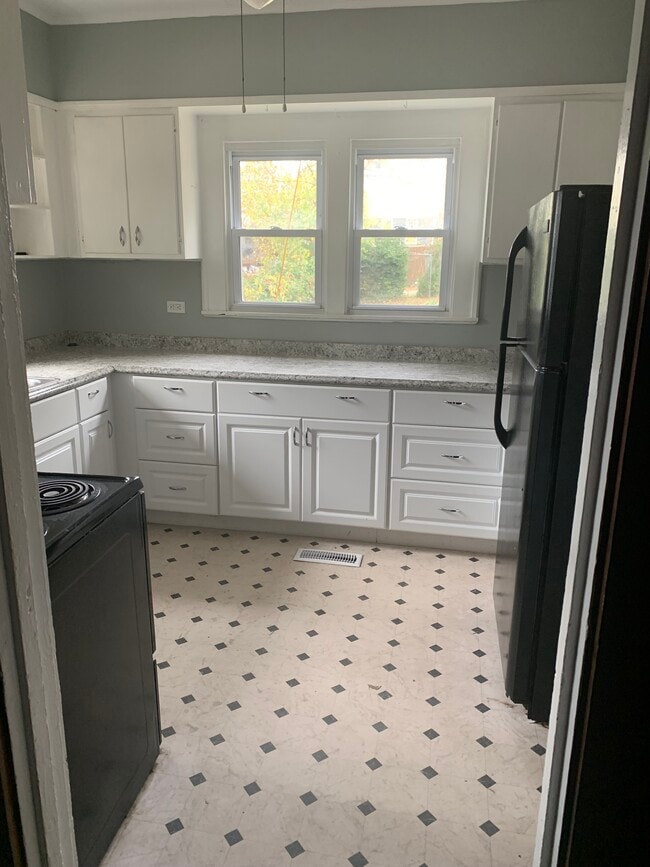 Cocina - 709 E Oldham Ave