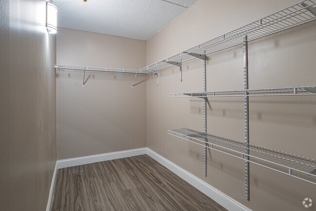2BR, 2BA, - 1033SF