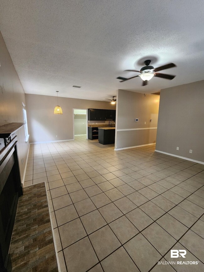 Photo - 100 Dunbar Loop