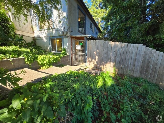 Building Photo - 510 N Collier St Unit B Rental