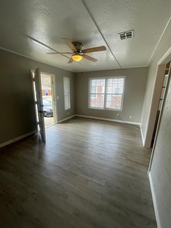 Photo - 1 Bed 1 Bath Duplex For Lease