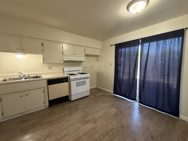 Photo - 1704 Rose Ave