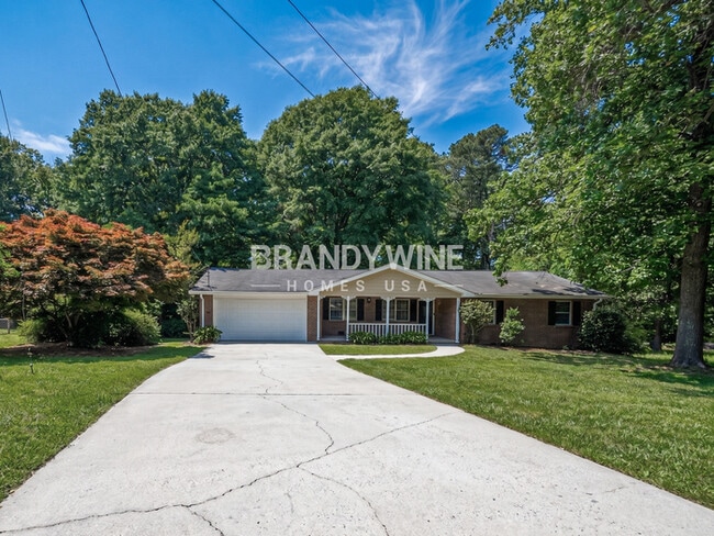 Building Photo - 2150 Moon Dr SW