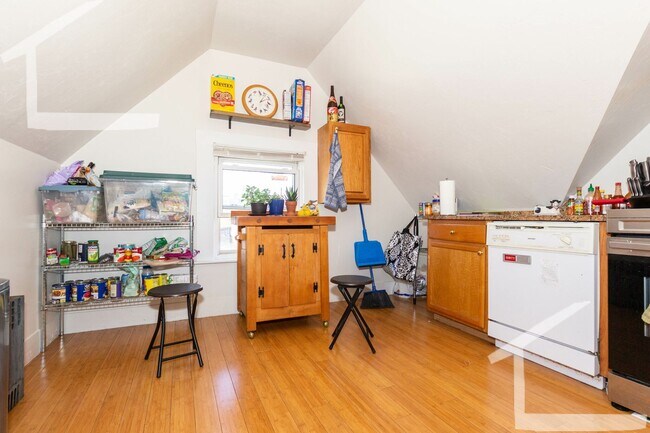 Photo - Really nice 4 bed in Allston.....Don't miss out!!
