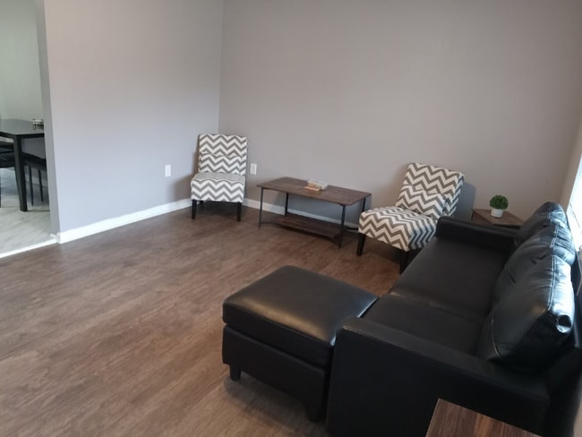 Photo - 409-411 Bonnie Brae Dr