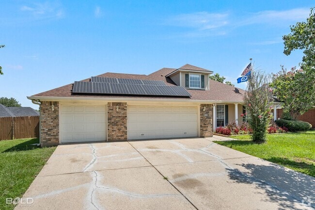 Building Photo - 4 Bedroom 2 Bath with Pool!!! Rental