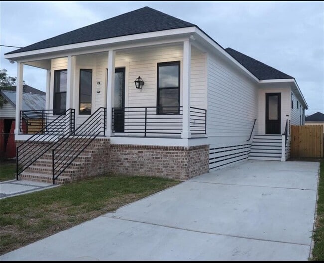 Building Photo - 4727 Allen St Rental