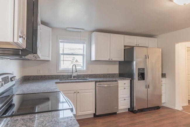 Photo - UPDATED 2 Bedrm  1Bath Home - Granite, Sta...