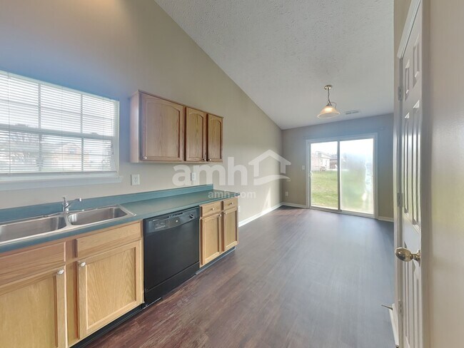 Photo - 2853 Angelina Dr