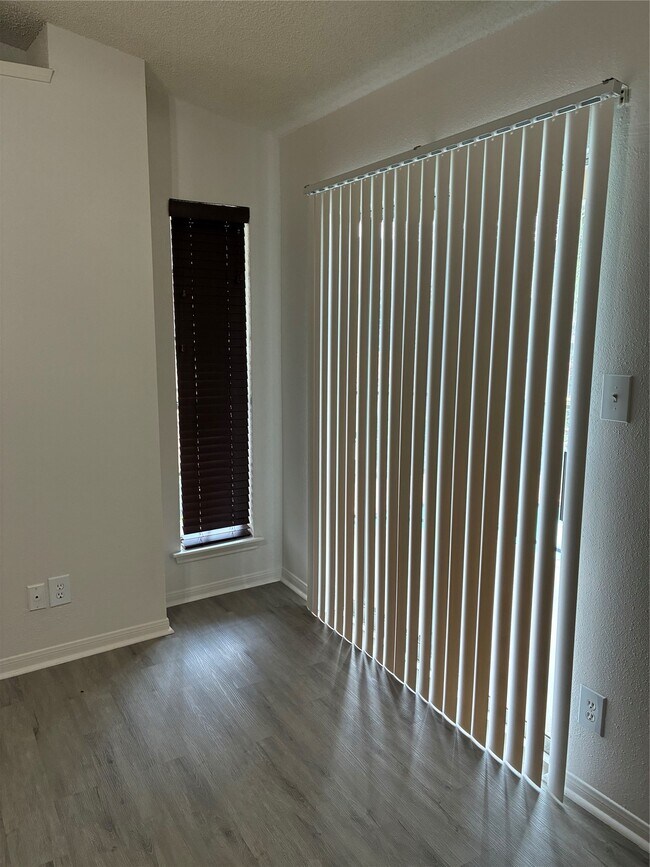 Photo - 2121 Hepburn St Unit 404